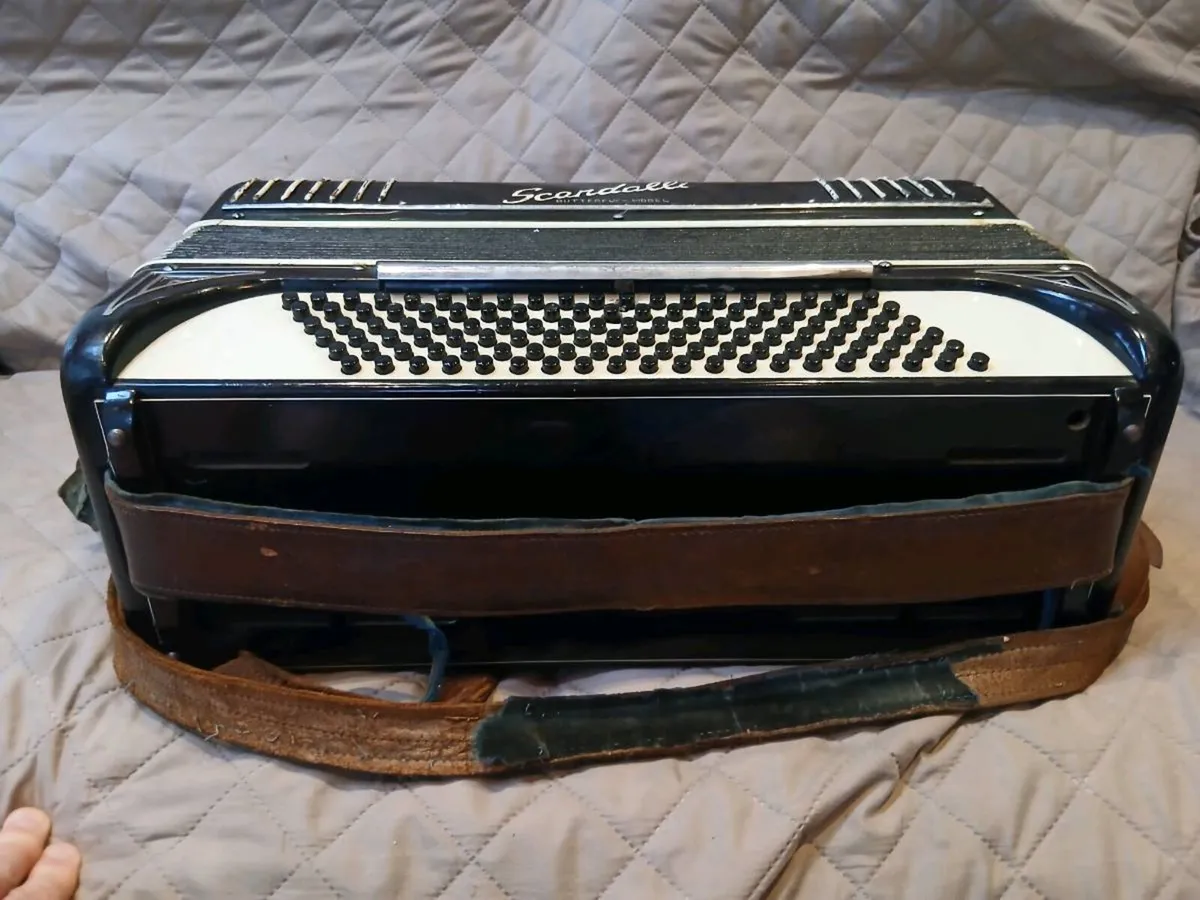 Vintage scandalli accordion - Image 3