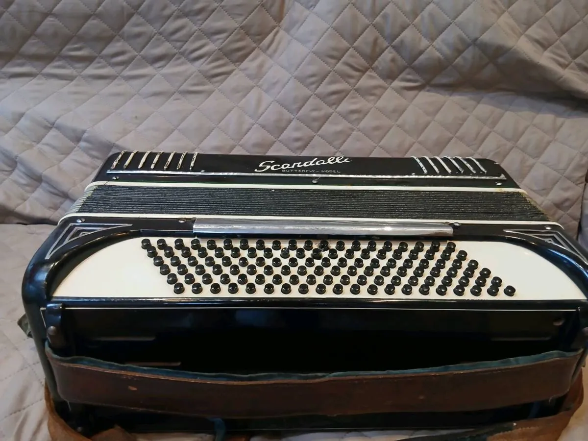 Vintage scandalli accordion - Image 4