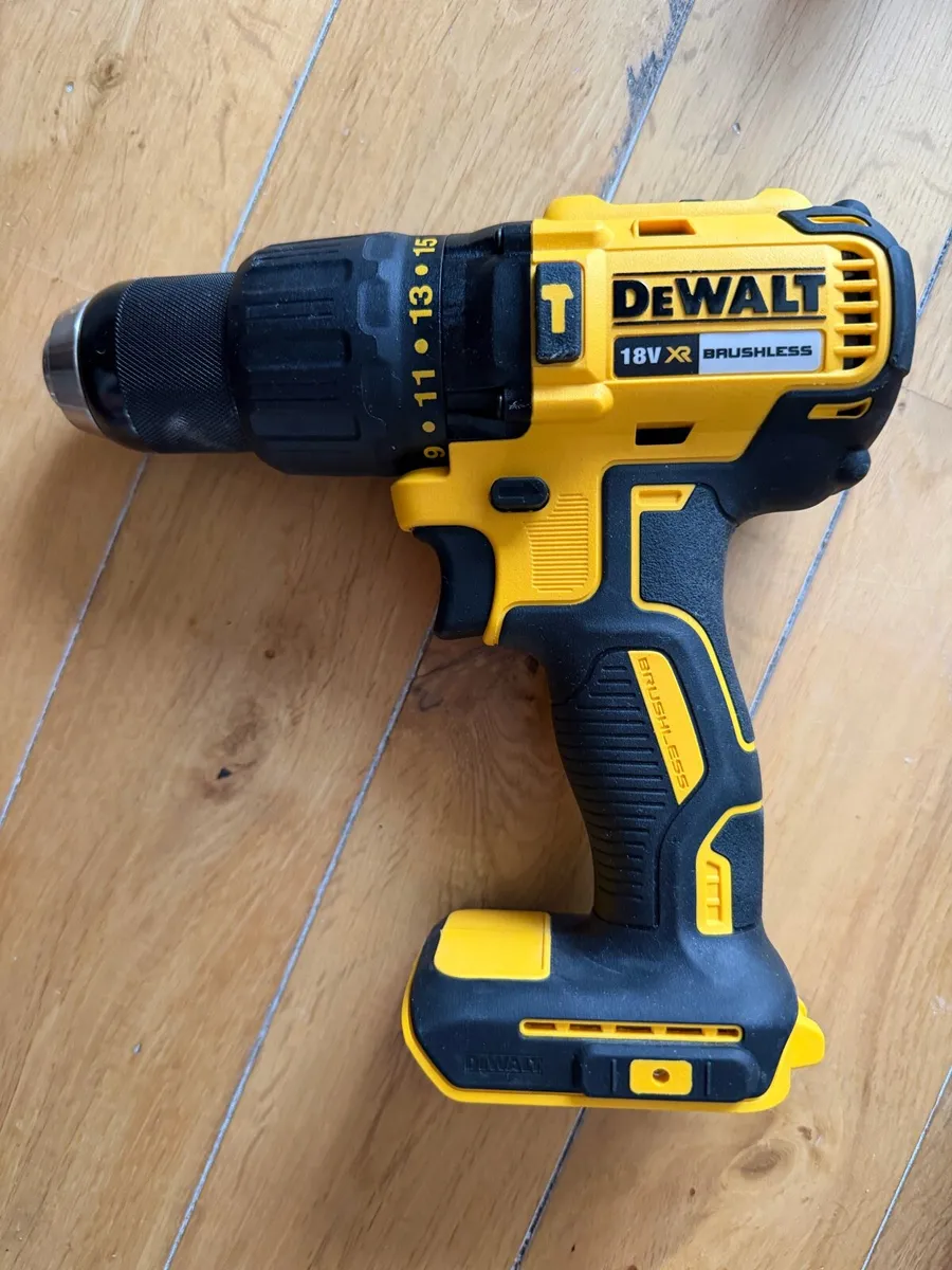 DeWalt 18V XR Brushless 4-Piece Tool Kit - Image 3