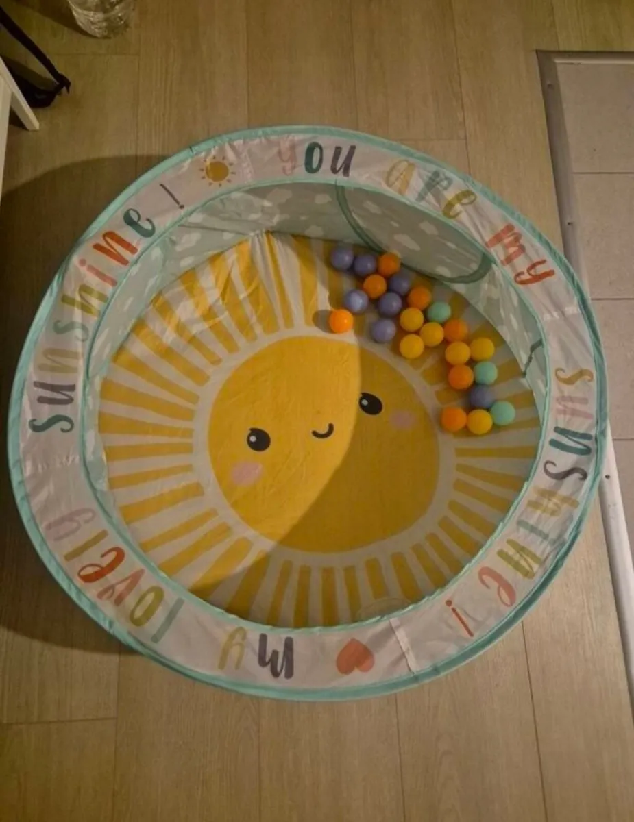 Baby ball pit - Image 1
