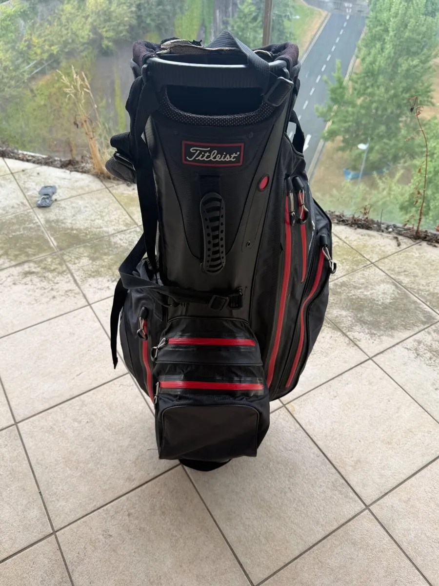 Titleist StaDry Stand Bag - Image 1