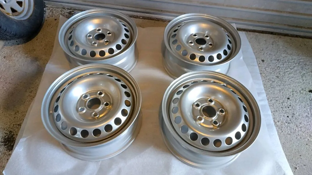 4 × Genuine VW Transporter T5 OEM Steel Wheels - Image 1