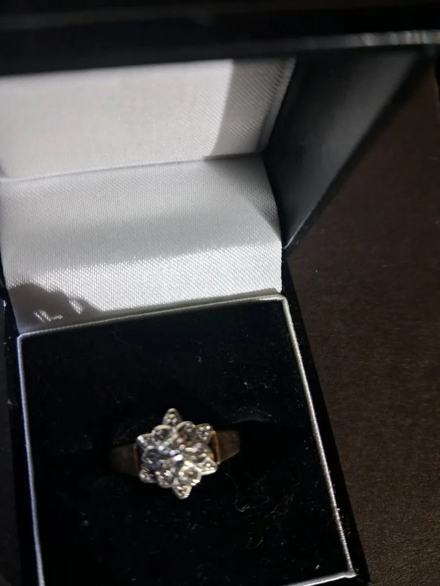 Collection of gold rings 9 caret 14 and 18 - Image 1