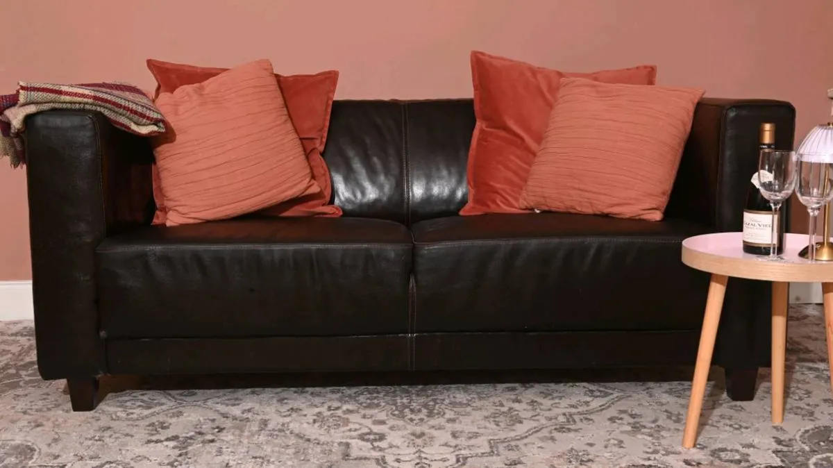 Excellent quality stylish brown leather couch - Image 2