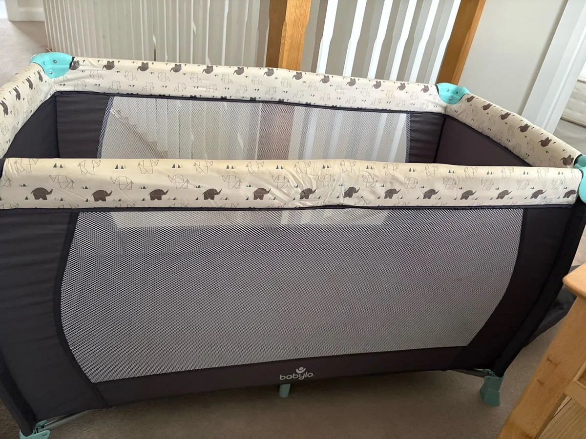 Babylo Travel Cot / playpen - Image 3