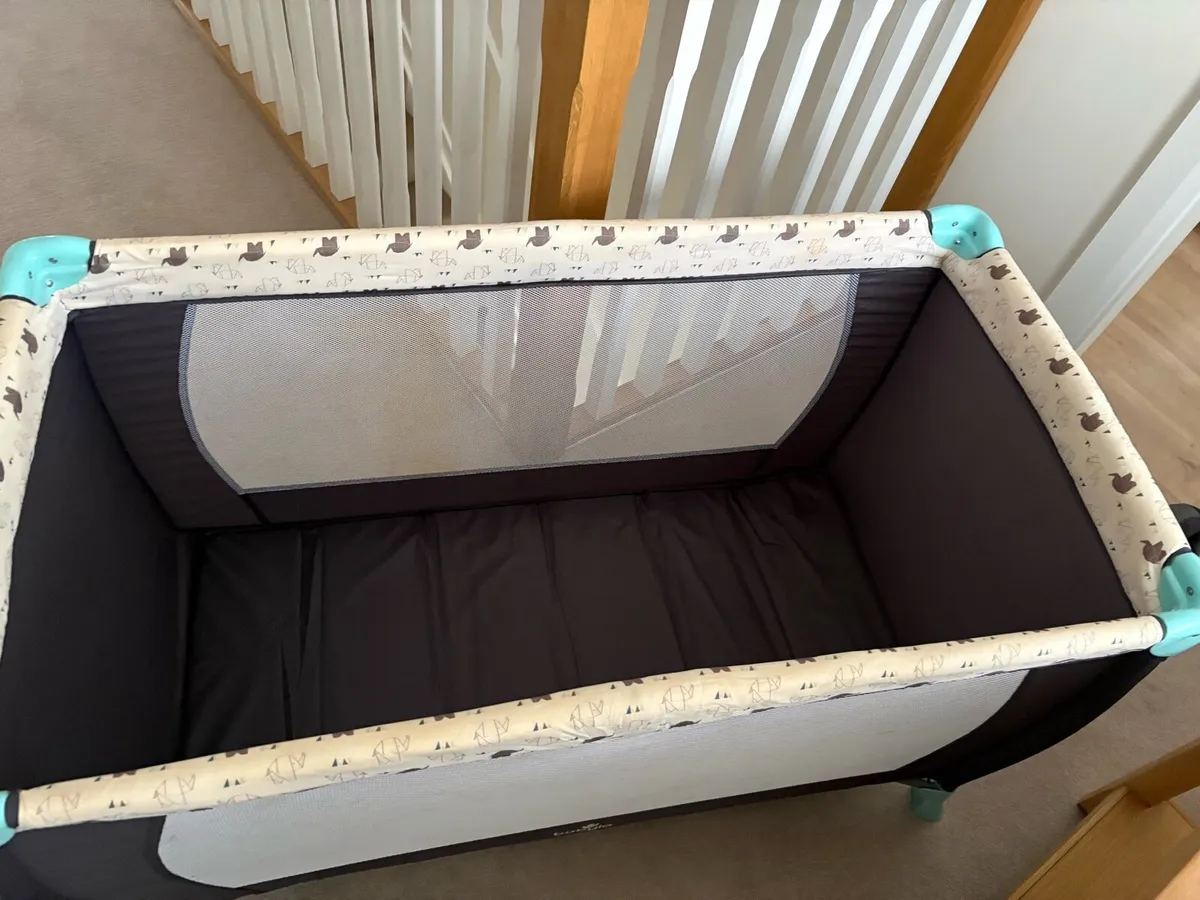 Babylo Travel Cot / playpen - Image 4