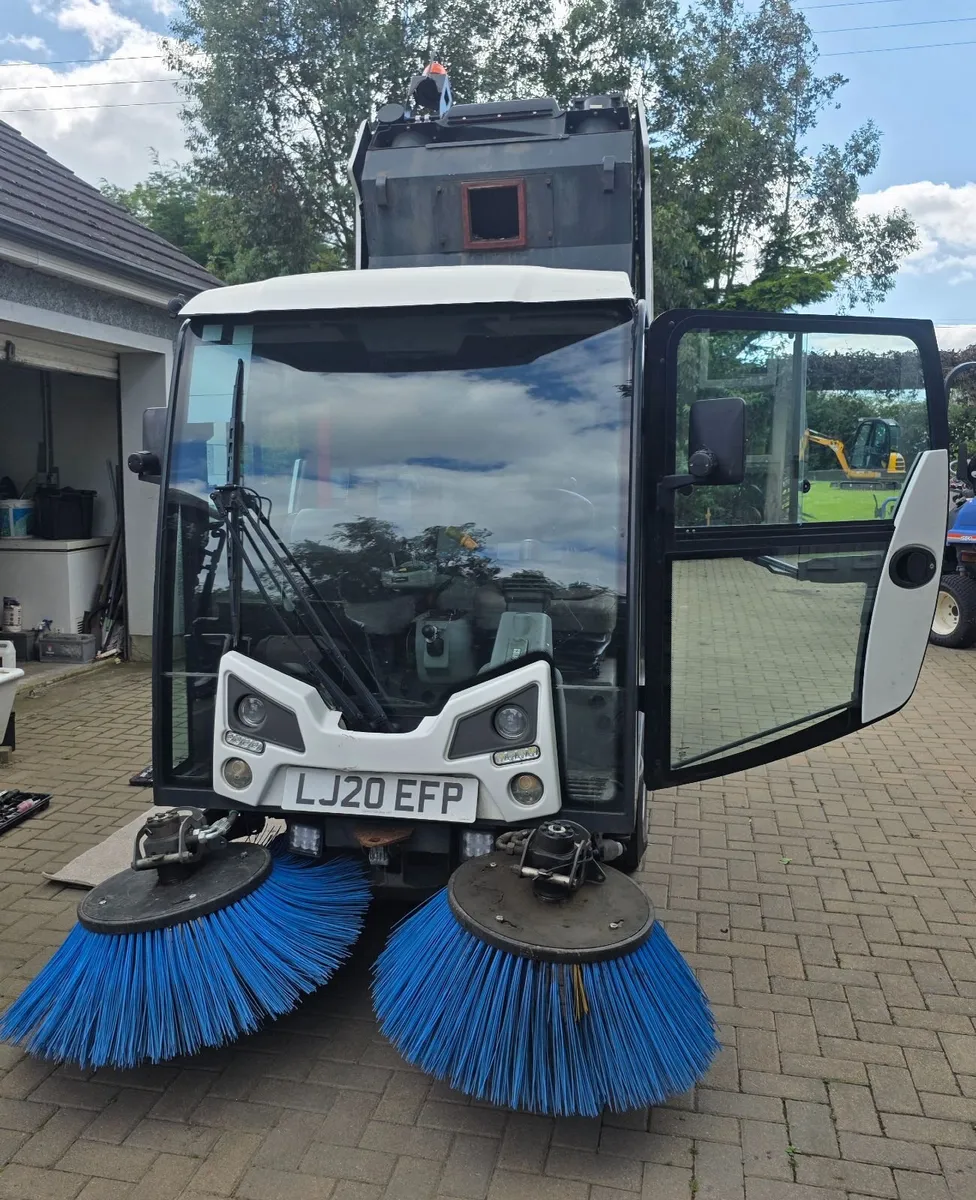 2020 Bucher Johnson road sweeper roadsweeper - Image 1