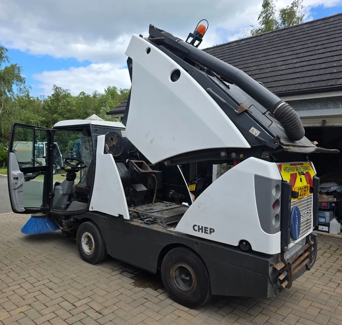 2020 Bucher Johnson road sweeper roadsweeper - Image 2