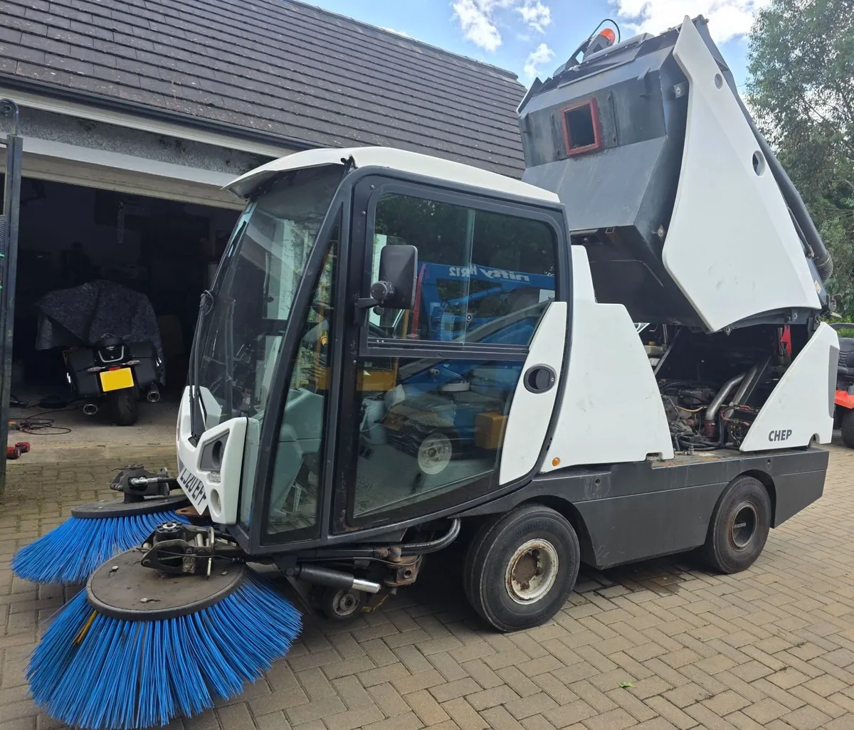 2020 Bucher Johnson road sweeper roadsweeper - Image 3