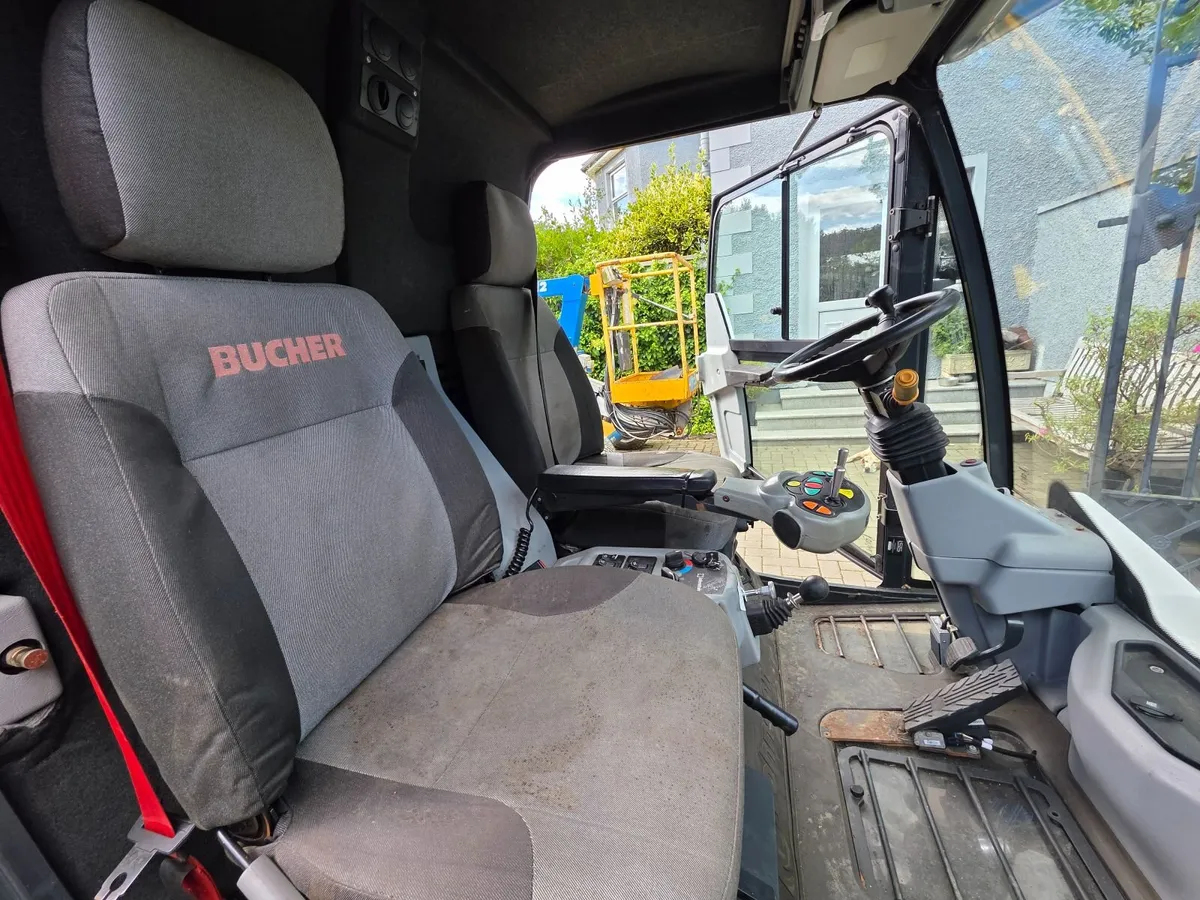 2020 Bucher Johnson road sweeper roadsweeper - Image 4
