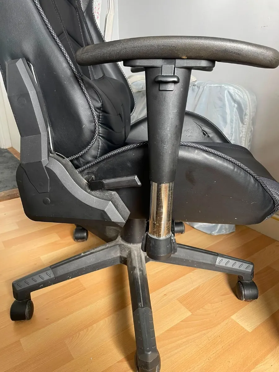 Gaming chair - Image 4