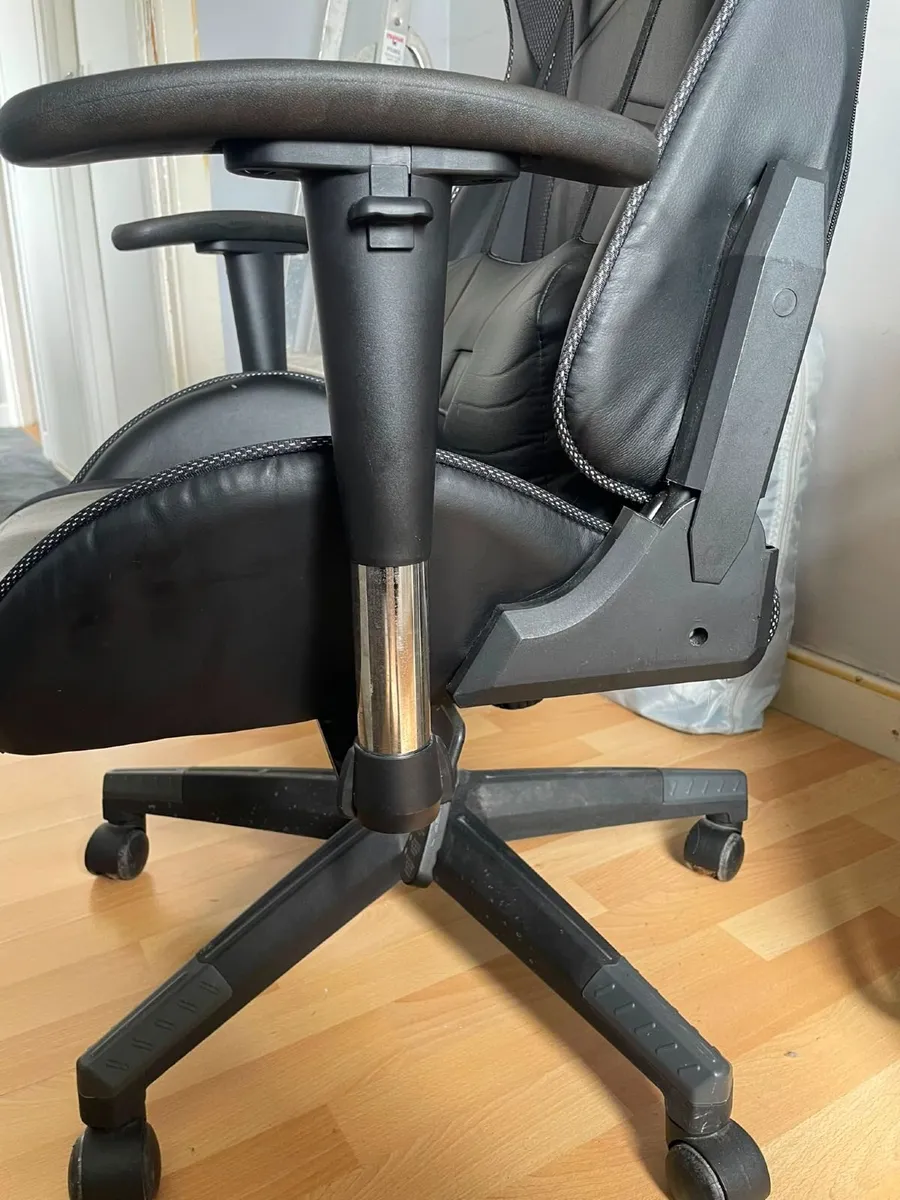 Gaming chair - Image 2