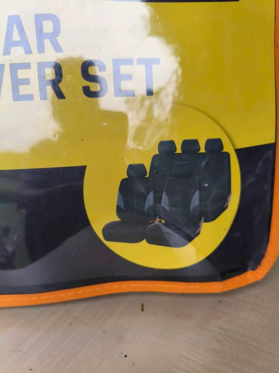 Car covers new 10 not suitable,paid lot more - Image 3