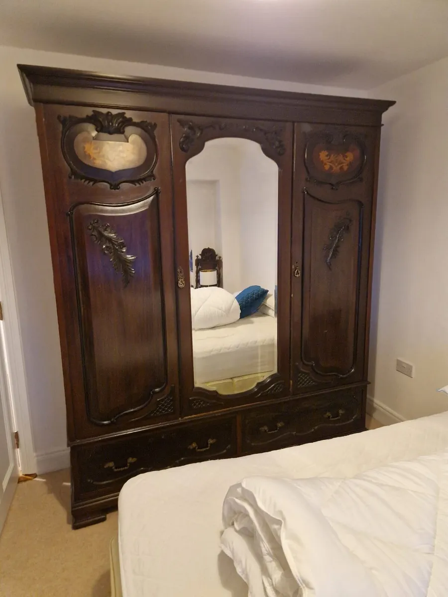 Wardrobe & Dressing Table - Nice Inlay - Image 1
