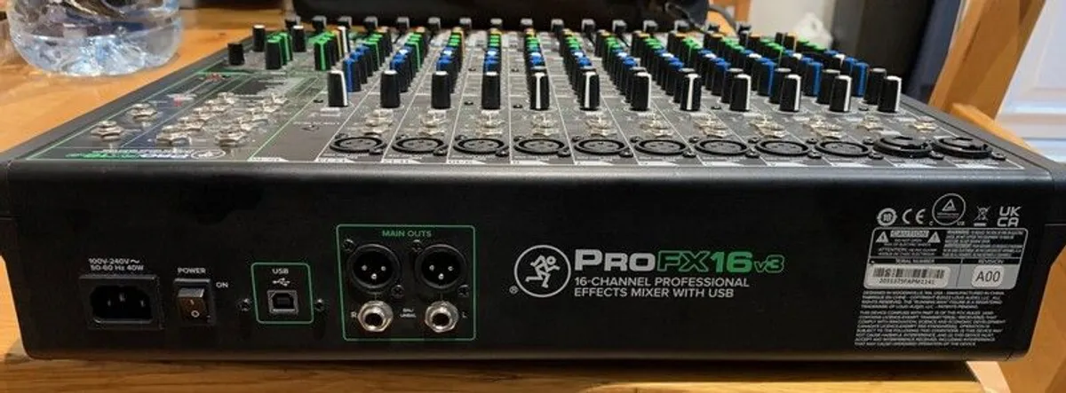 Mackie ProFX16v3 Analog Desk - Image 4