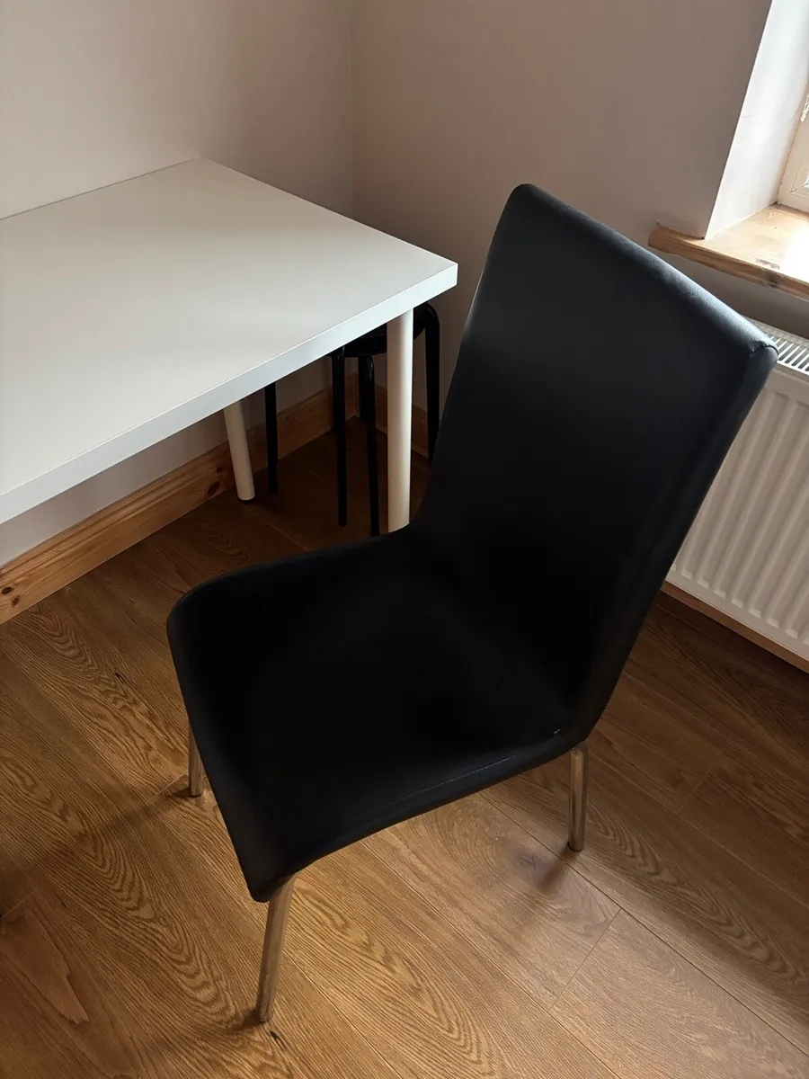 Office table and chair - Image 2