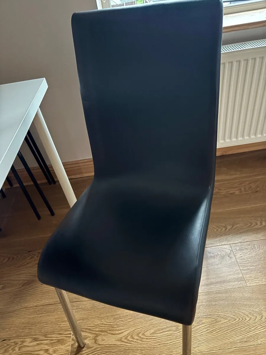 Office table and chair - Image 3