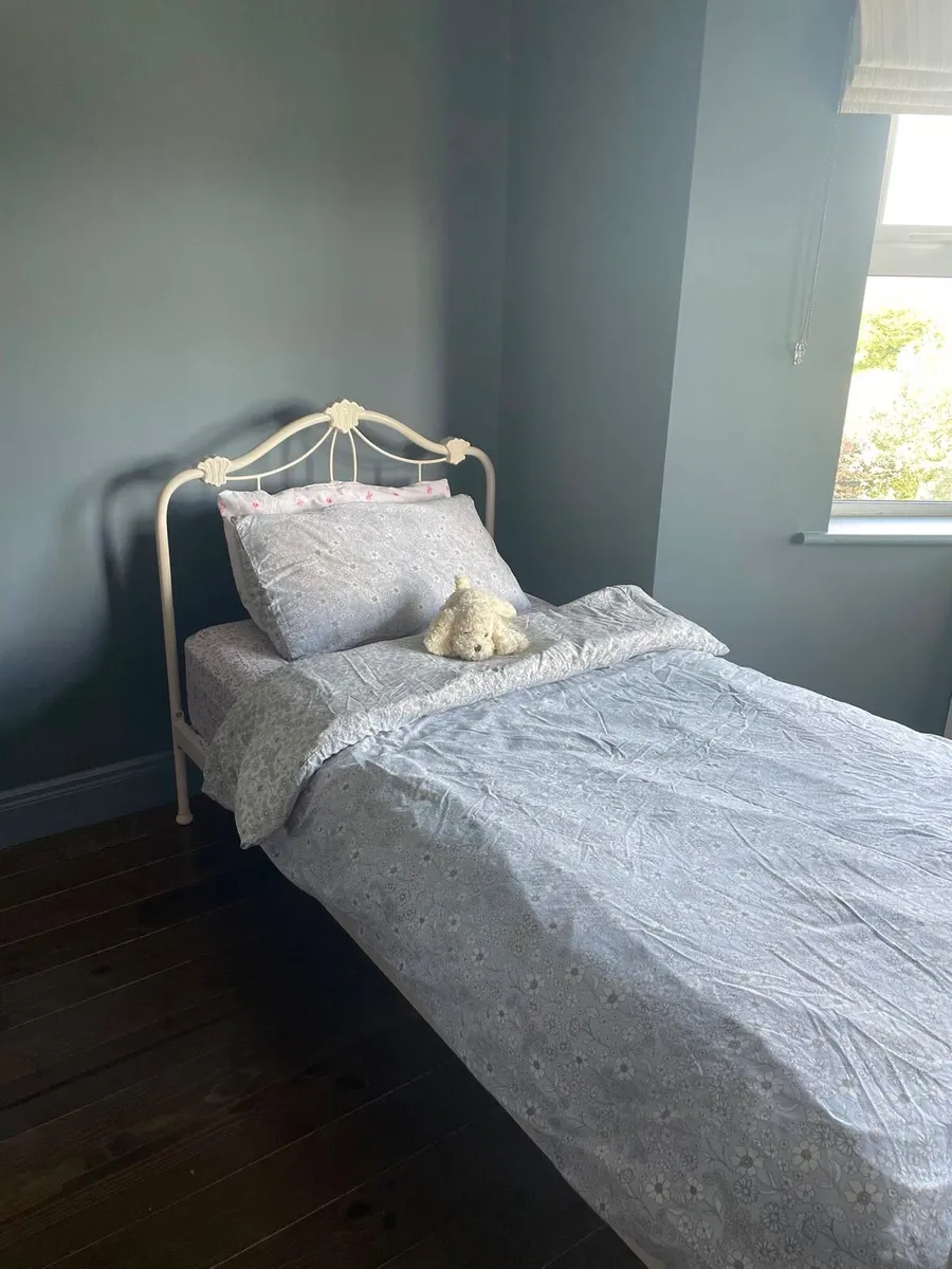 Single bed frame - Image 1