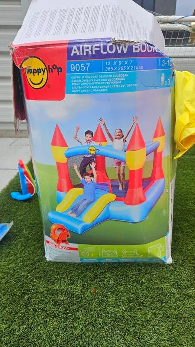 Bouncing castle - Image 1