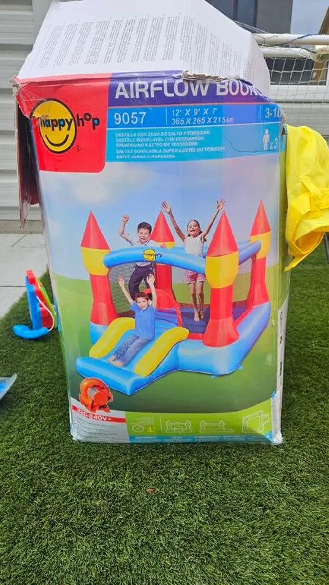 Bouncing castle - Image 2