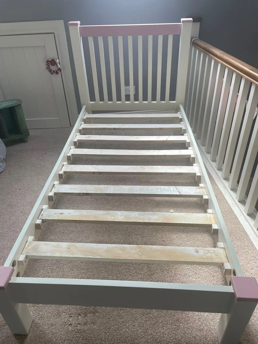 Single bed frame - Image 1