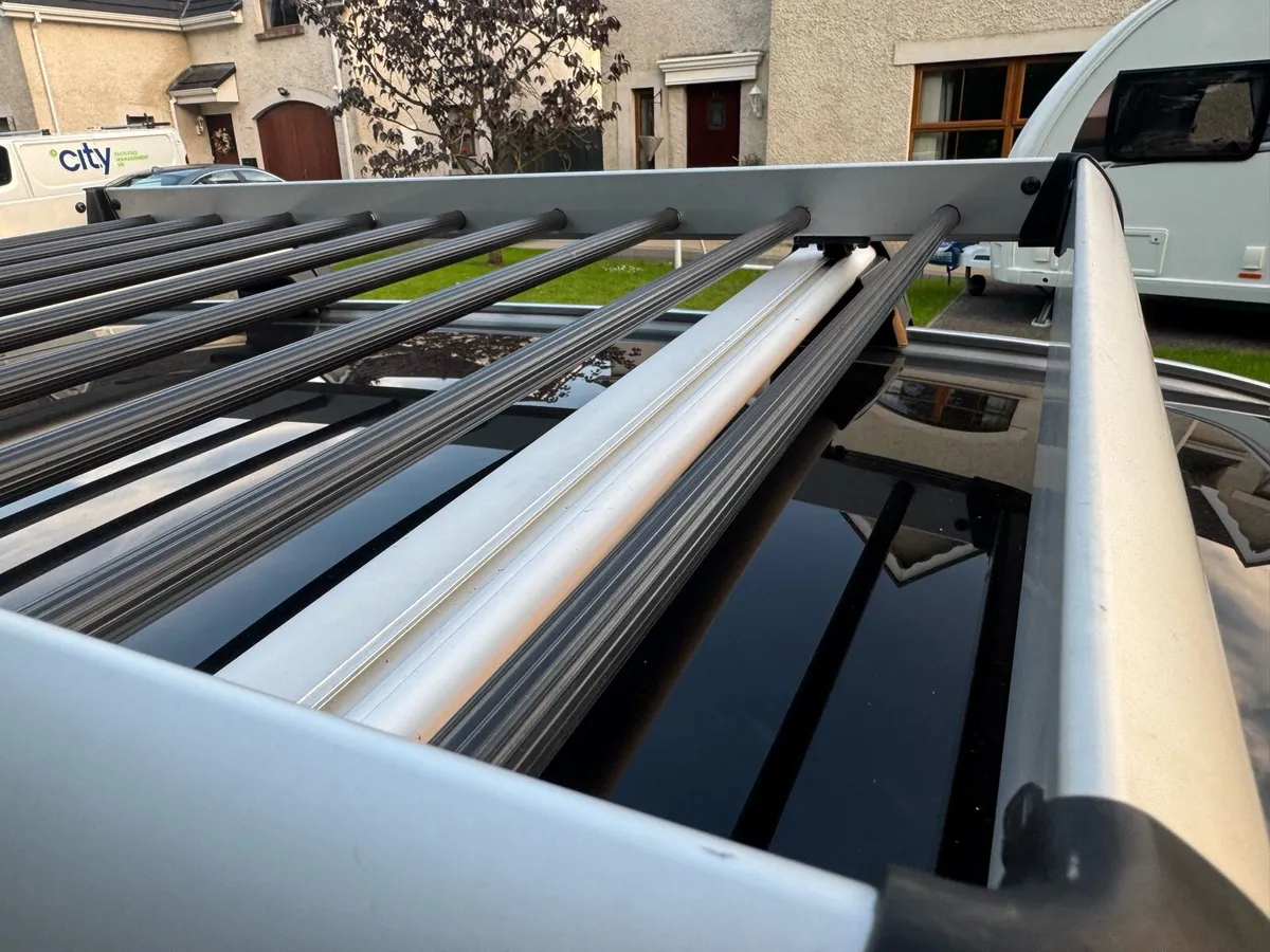 Camping  Thule Roof basket cargo carrier - Image 3