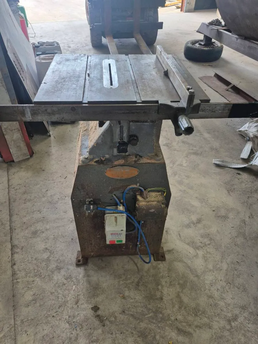 Cast iron bench saw - Image 1