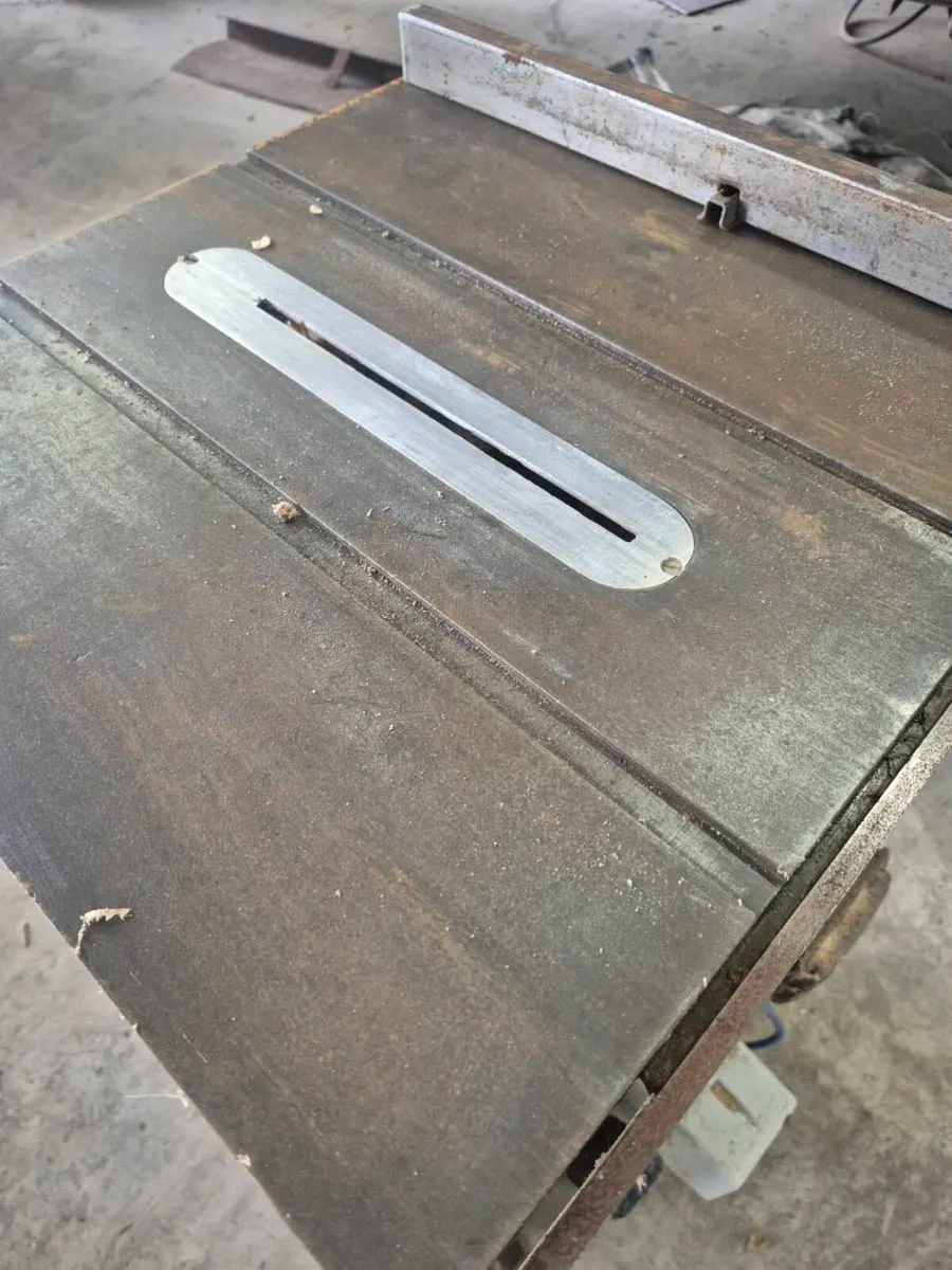 Cast iron bench saw - Image 3