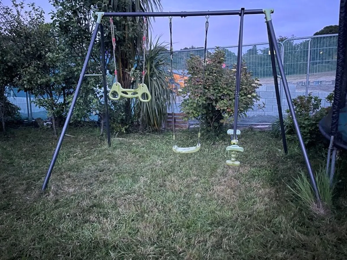 Swing set - Image 2