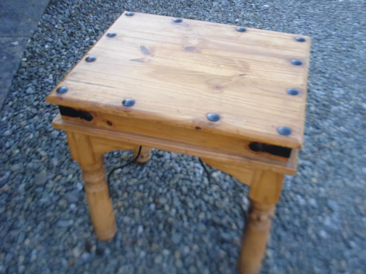 VINTAGE MEXICAN TALL PINE TABLE. - Image 3