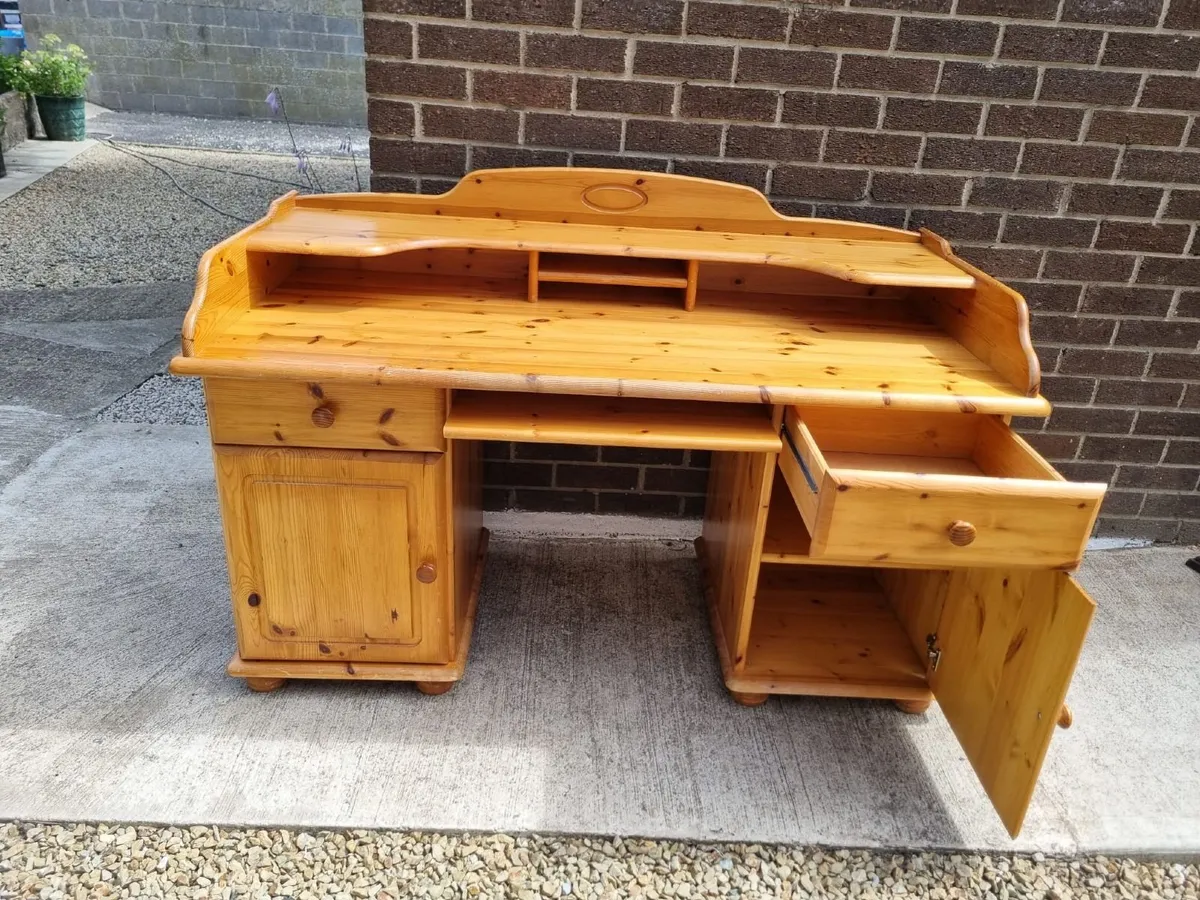 Beautiful Pine Desk - Image 2