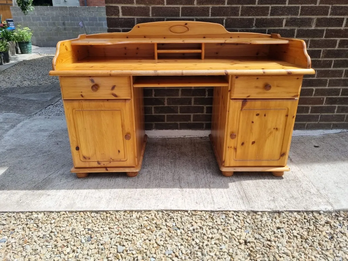 Beautiful Pine Desk - Image 4