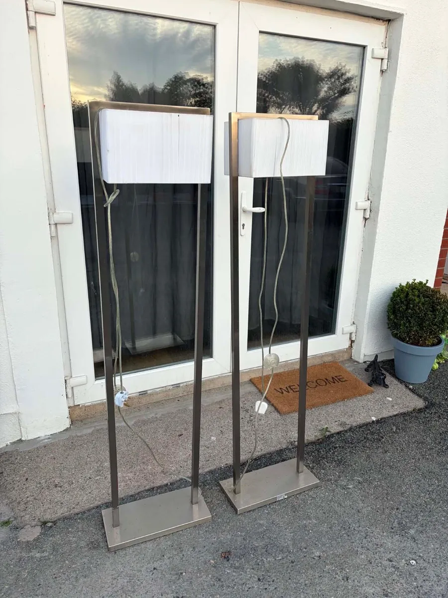 2 x white matching bed frames (double)  + lamp - Image 4