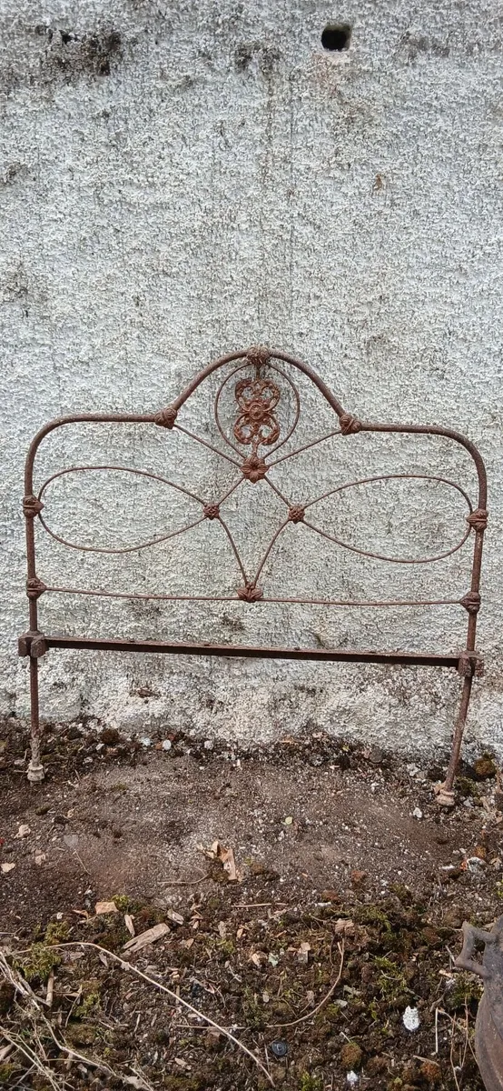 Antique Cast Iron Bed – Headboards & Footboard - Image 3