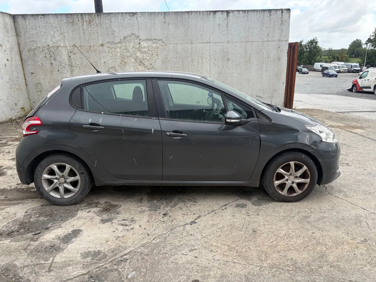 2015 Peugeot 208 - Image 2