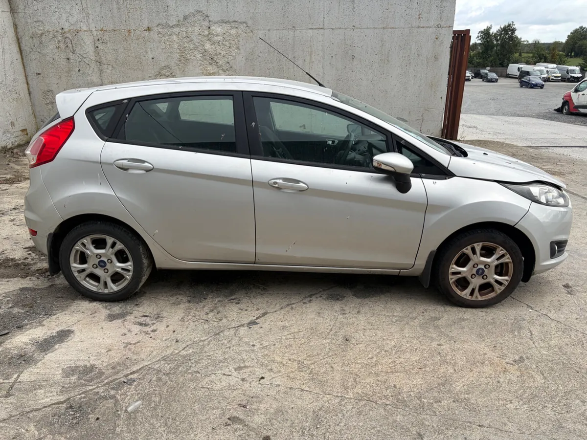 2014 Ford Fiesta - Image 2
