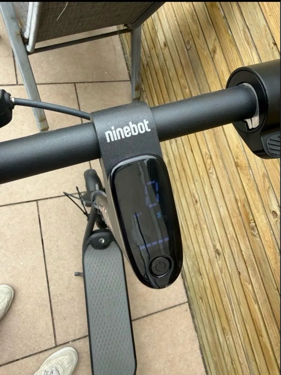 Segway Ninebot F25 scooter for sale - Image 3
