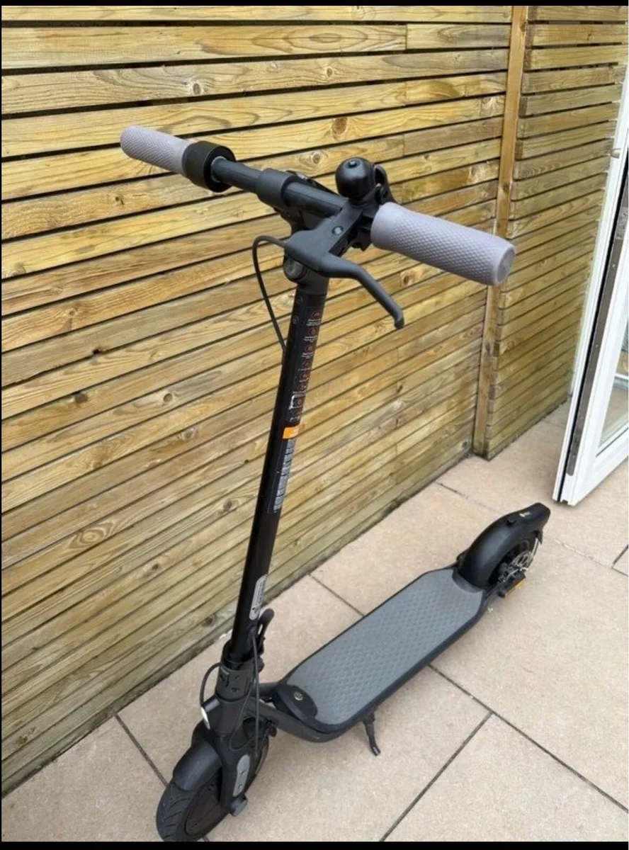 Segway Ninebot F25 scooter for sale - Image 4