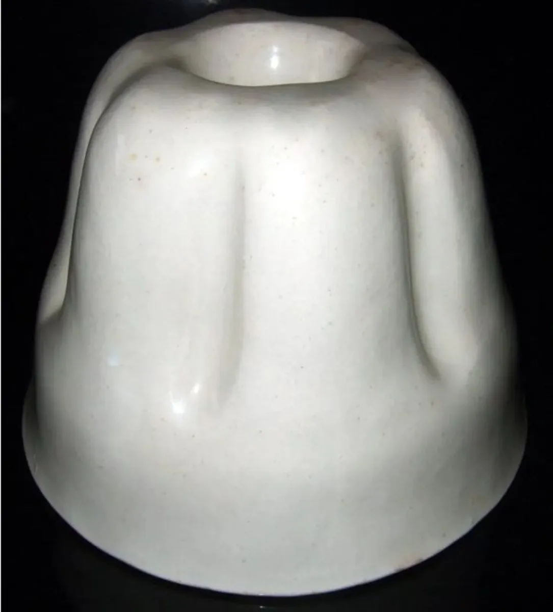 Vintage Shelley White Ceramic Jelly Mould - Image 1