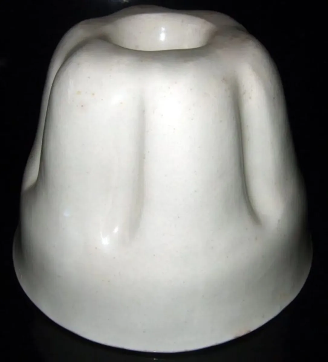 Vintage Shelley White Ceramic Jelly Mould - Image 4