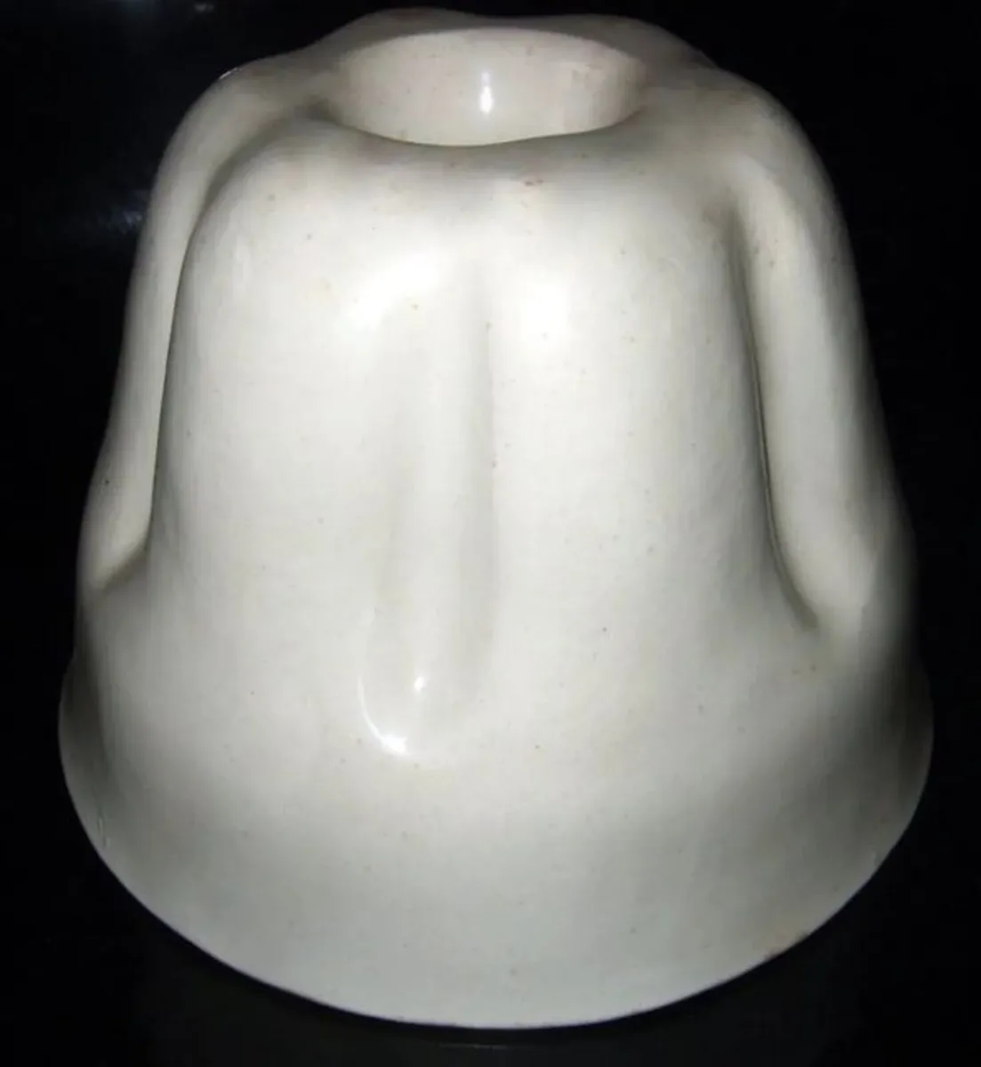 Vintage Shelley White Ceramic Jelly Mould - Image 3