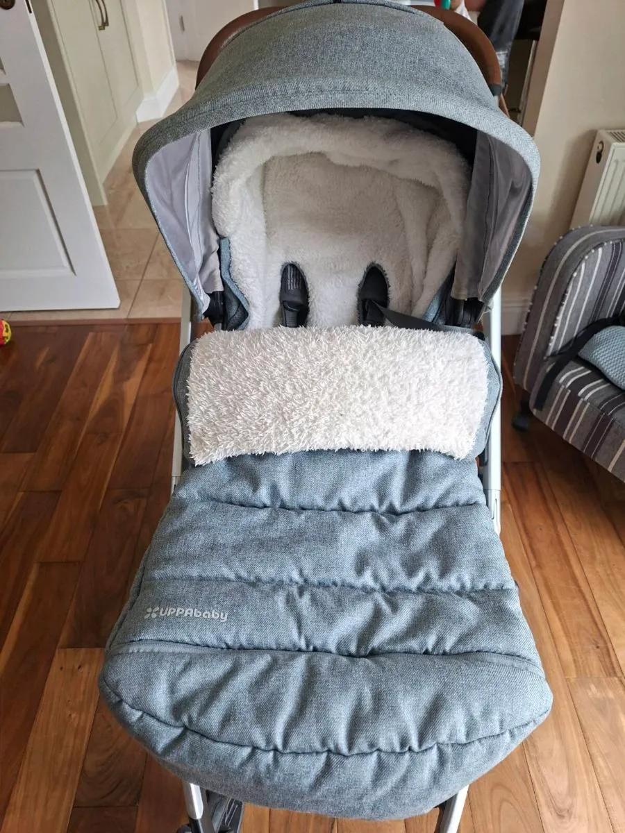Uppa baby travel system + cybex car seat/base - Image 4