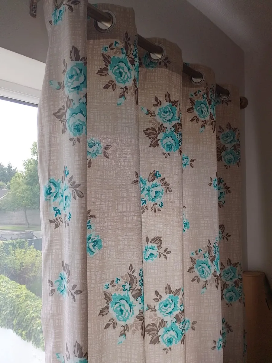 PAIR OF EYELET LINED CURTAINS. 66 x 72 inches. - Image 2