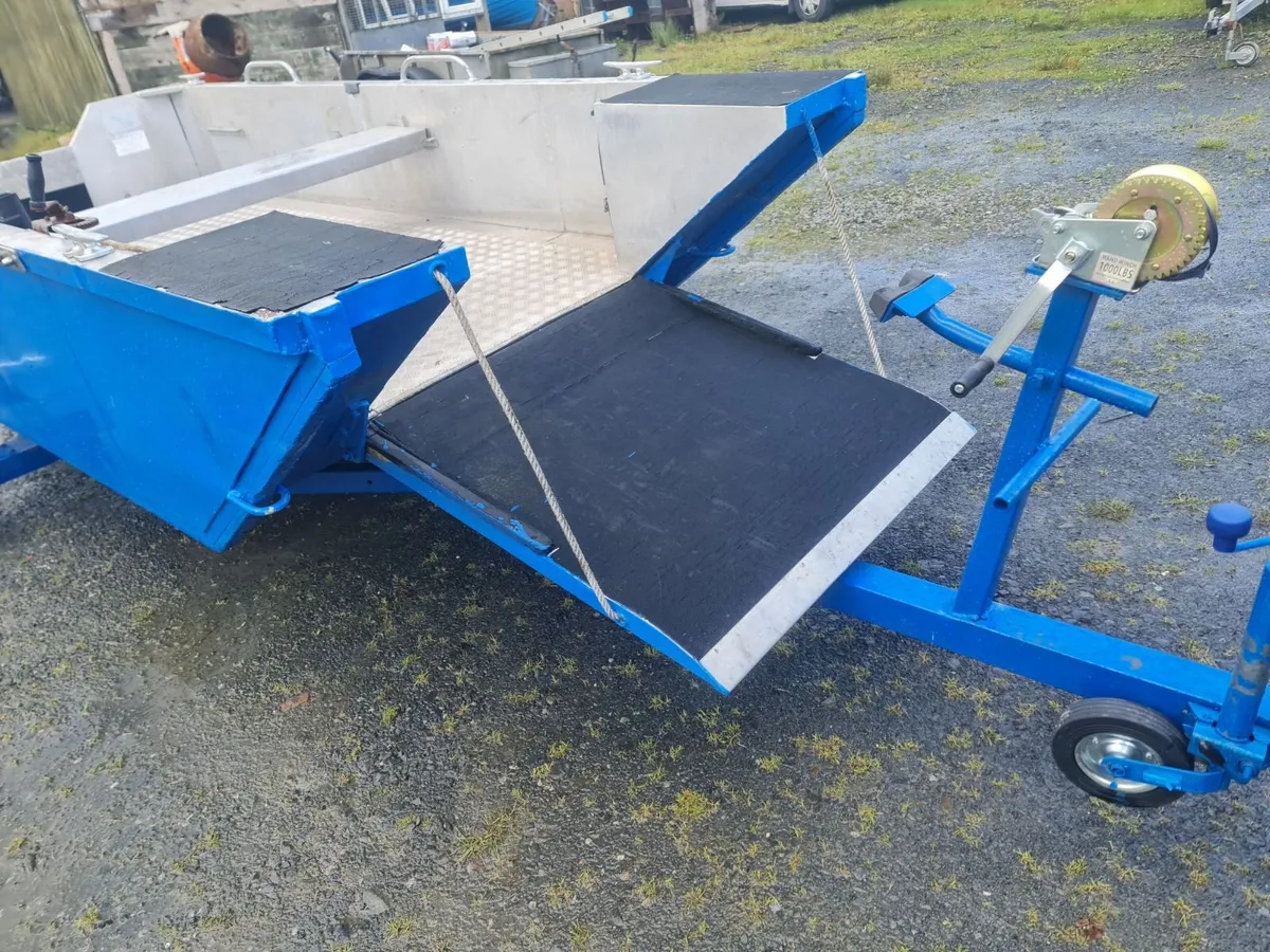 aluminium boat with ramp and trailer reduced price - Image 3