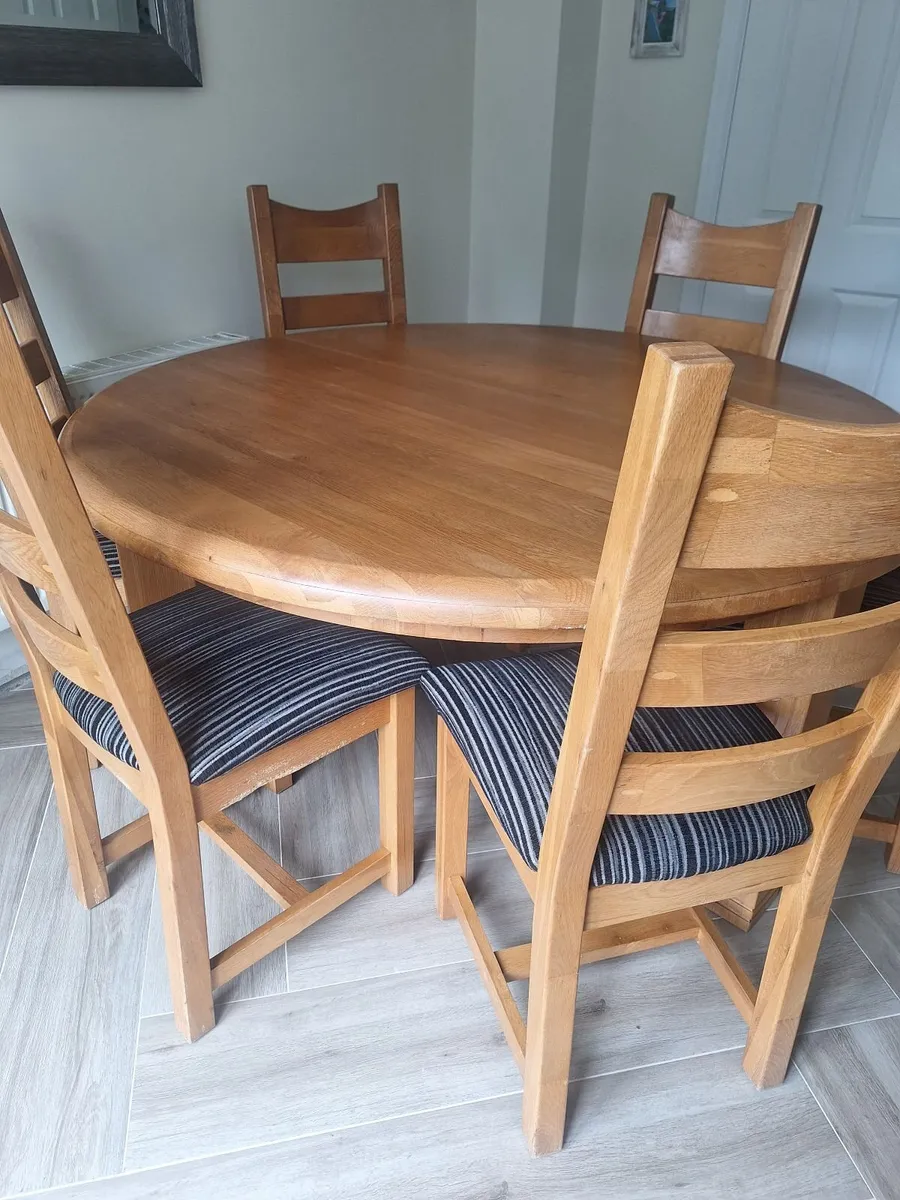 Table and Chairs - Image 2