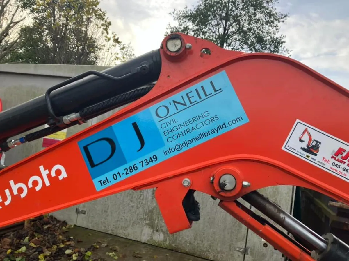 Signs, replacement decals and sign writing made! - Image 1