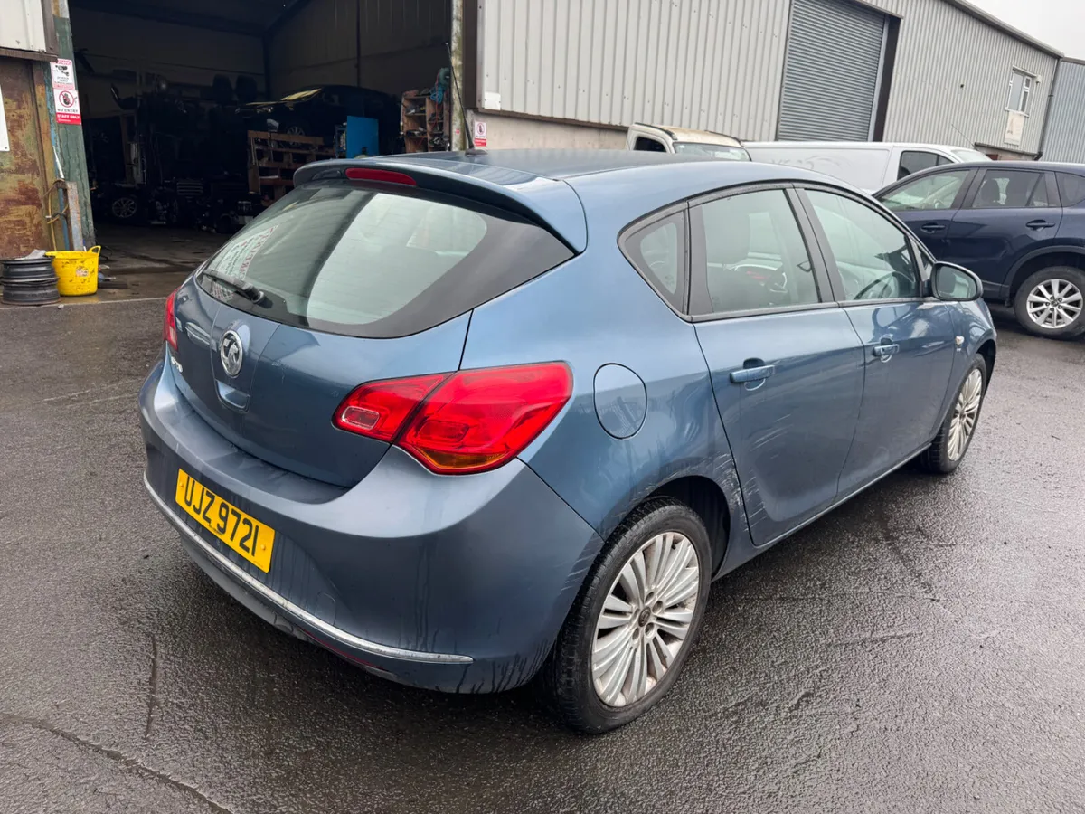 2013 VAUXHALL ASTRA 1.4L BREAKING / PARTS - Image 4