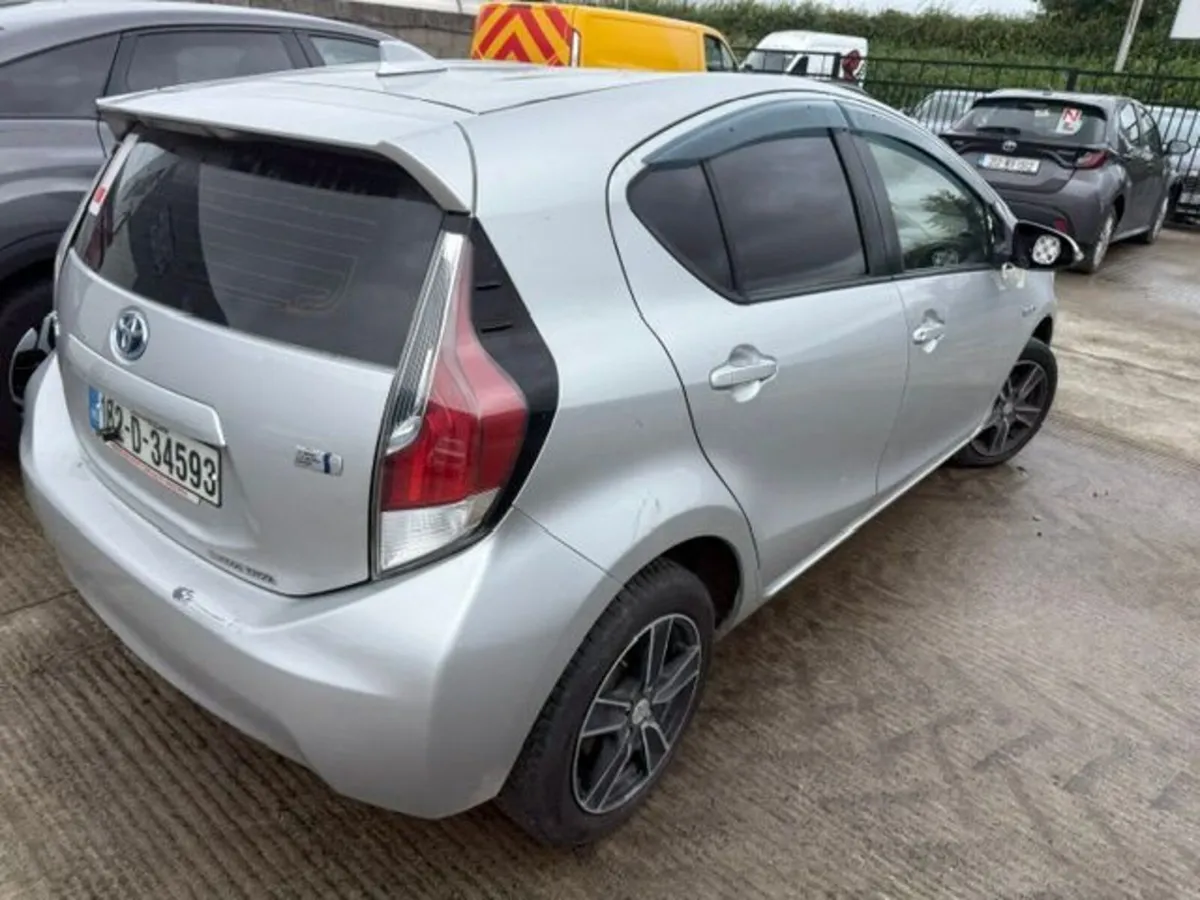 2016 TOYOTA AQUA - Image 2