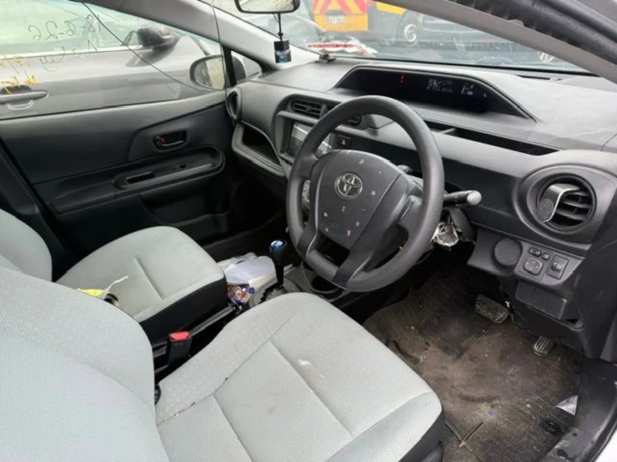 2016 TOYOTA AQUA - Image 3