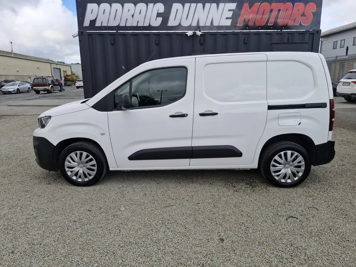 221 Peugeot Partner High Spec - Image 4